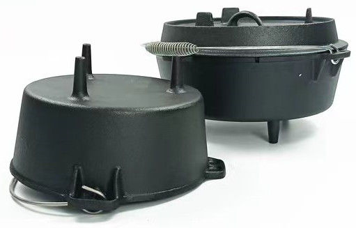 » turco Oven Pre Seasoned Matt Black del ghisa 31X14 con le gambe