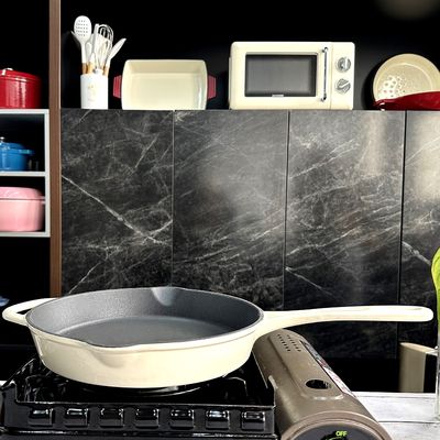 Lo smalto del ghisa ha ricoperto la frittura dell'interno di Pan Non Stick Durable Black