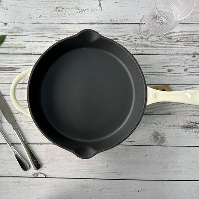 Lo smalto del ghisa ha ricoperto la frittura dell'interno di Pan Non Stick Durable Black
