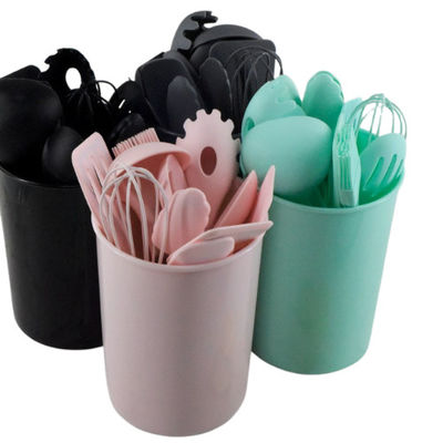 Cucchiaio della spatola del silicone degli aggeggi della cucina con non la superficie del bastone