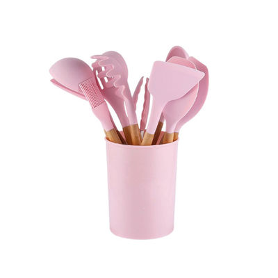 Il silicone antiaderante che cucina l'utensile di colore ha messo l'insieme di strumenti della cucina