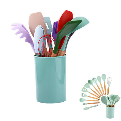 Utensili da cucina antiaderanti del silicone del commestibile messi per resistere alle temperature elevate
