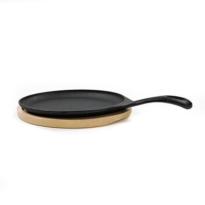 Vassoio BSCI di Matt Black Cast Iron Sizzle con la fajita bassa di legno