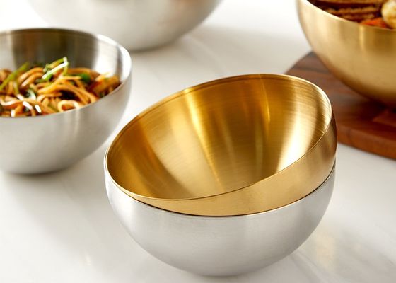 Le pentole premio di acciaio inossidabile mettono le ciotole per il servizio mescolantesi e fare un spuntino