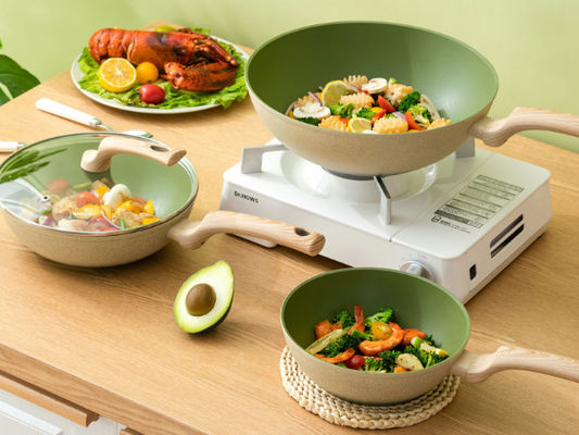 Sano cucinando non l'insieme 4Piece delle pentole del bastone con rivestimento di titanio