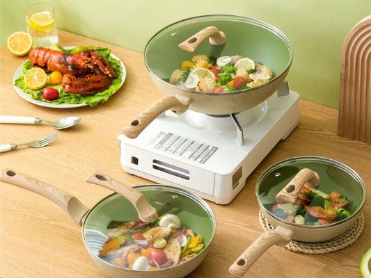 Sano cucinando non l'insieme 4Piece delle pentole del bastone con rivestimento di titanio