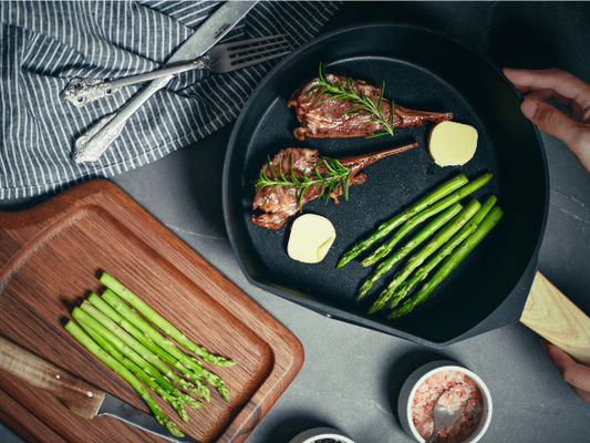 Padella di alluminio 8Inch non del bastone versatile per induzione Cooktops