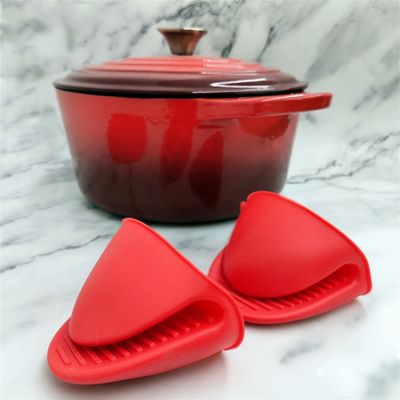 Forno olandese in ghisa fino a 6 litri con coperchio - Disponibile in 6 colori con guanti in silicone e portapotti