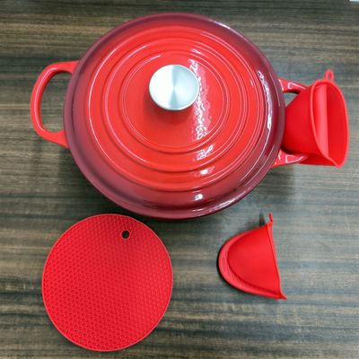 Forno olandese in ghisa fino a 6 litri con coperchio - Disponibile in 6 colori con guanti in silicone e portapotti