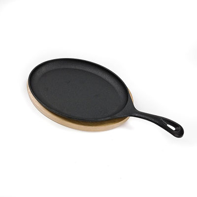 Vassoio BSCI di Matt Black Cast Iron Sizzle con la fajita bassa di legno